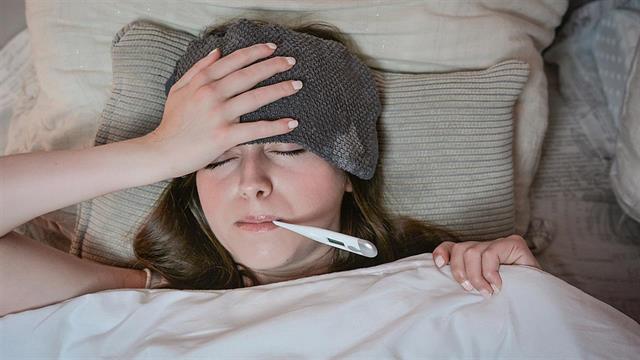 Νέοι και πυρετός: Πότε πρέπει να θορυβηθούν