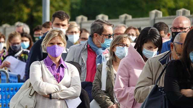 Πόσο επηρεάζει η αναμνηστική δόση τα συμπτώματα της long CoViD [μελέτες]