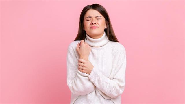 Ο χρόνιος πόνος φαίνεται να επηρεάζεται και από πολλούς ψυχολογικούς παράγοντες