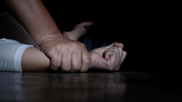 Ενας στους τρεις Ελληνες θεωρεί το γυναικείο ντύσιμο αφορμή για παρενόχληση