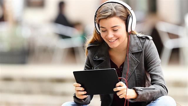 Ρυτίδες λαιμού: Γιατί εμφανίζονται ακόμη και σε εφήβους;