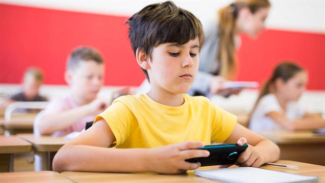 Απαγορεύει τα κινητά τηλέφωνα στα σχολεία η Ιταλία