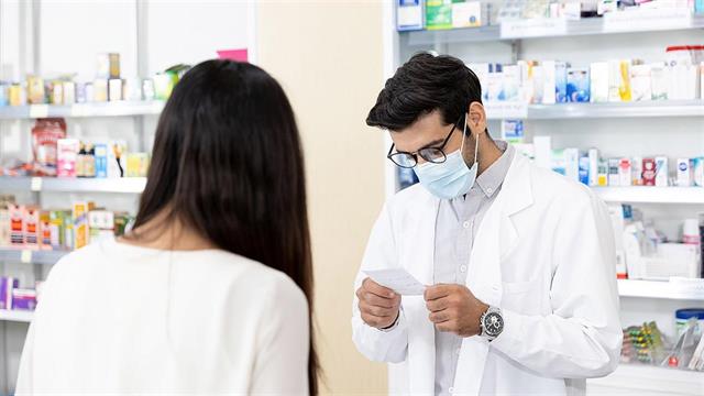 ΠΕΦ: Πληθωρισμός, μειώσεις τιμών και υπερφορολόγηση οδηγούν σε ελλείψεις φαρμάκων