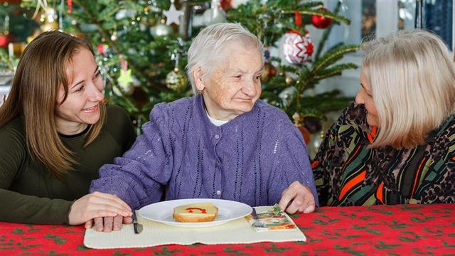 Πώς να φροντίσουμε έναν ασθενή με Alzheimer στις γιορτές