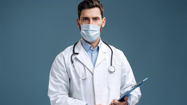 Επιστρέφουν από σήμερα 1.700 ανεμβολίαστοι υγειονομικοί