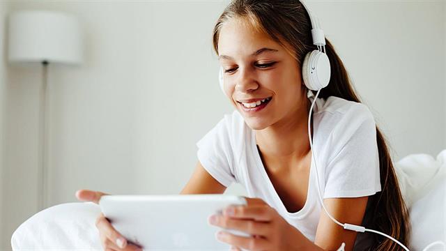 Συχνή χρήση των social media εντός της ημέρας επηρεάζει την ανάπτυξη του εγκεφάλου των εφήβων