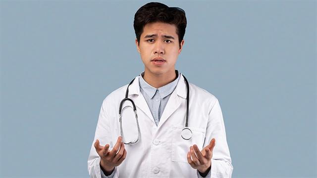 Νοσοκομείο στην Κίνα ανακοίνωσε ότι το μισό προσωπικό του πάσχει από Covid-19