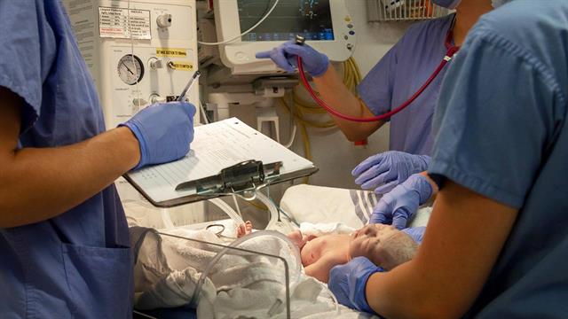 Στο μισό οι προσελεύσεις παιδιών με ίωση σε νοσοκομεία της Αττικής - Πίεση στις ΜΕΘ της Περιφέρειας