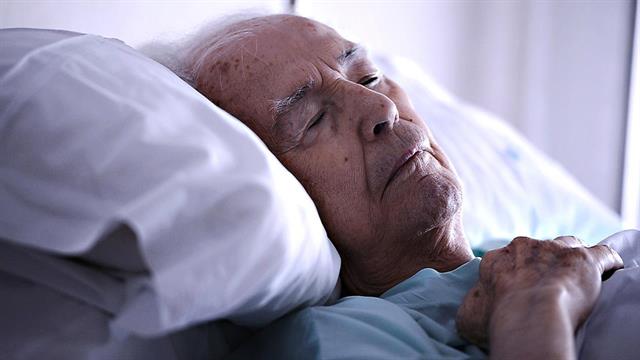 Τρεις φορές περισσότεροι οι ηλικιωμένοι με CoViD στην Ελλάδα - Καμπανάκι από το ECDC [πίνακες]