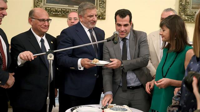 Kοπή της Πρωτοχρονιάτικης πίτας του ΙΣΑ