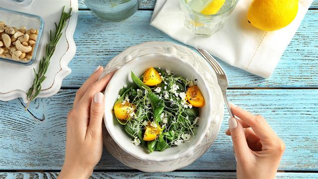 Ποια διατροφή μπορεί να βελτιώσει τα συμπτώματα της long COVID;