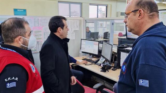 Επίσκεψη Πλεύρη σε ΕΚΑΒ και ΚΑΤ ενόψει κακοκαιρίας - Σύσκεψη και έλεγχος ετοιμότητας