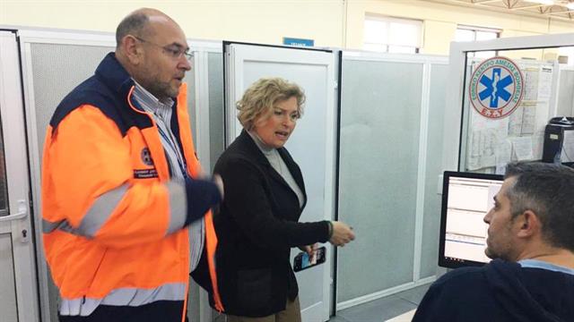 Η αναπληρώτρια υπουργός Υγείας  στο συντονιστικό κέντρο του ΕΚΑΒ - ΚΕΠΥ