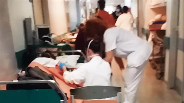 Τα μέτρα δεν αποδίδουν - Ράντζα ξανά στην εφημερία του νοσοκομείου Αττικόν