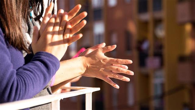 Χωρίς συνέχεια το χειροκρότημα... Υποχώρηση εμπιστοσύνης στο ΕΣΥ κατά τη διάρκεια της πανδημίας [πίνακες]