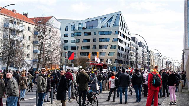 Γιατί καταργούνται στη Γερμανία υποχρεωτικές μάσκες και τεστ για τον κορωνοϊό από τον Μάρτιο