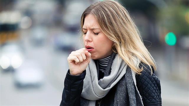 Χρόνιος βήχας: Πού οφείλεται και πώς αντιμετωπίζεται