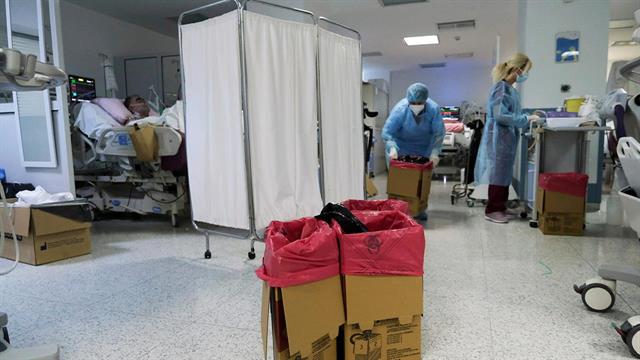 Στην Ελλάδα οι περισσότερες νοσηλείες ασθενών με CoViD - Πρωτιά διαρκείας στους θανάτους [πίνακες]