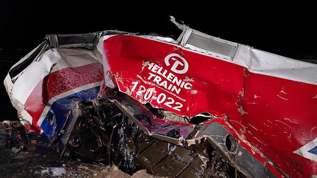 Τέμπη: Δύσκολη η ταυτοποίηση - Ρωτούν συγγενείς για τατουάζ και σκουλαρίκια