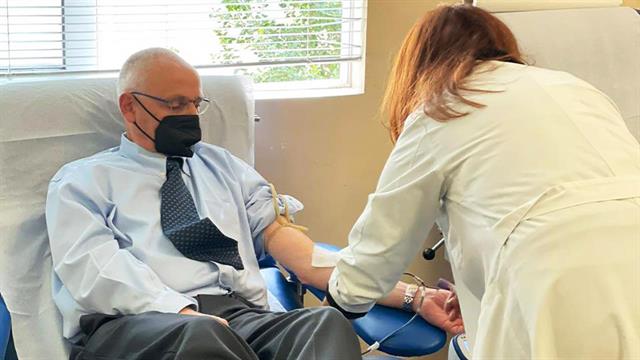 Αιμοδοσία από τον πρέσβη του Ισραήλ για τους τραυματίες του δυστυχήματος στα Τέμπη