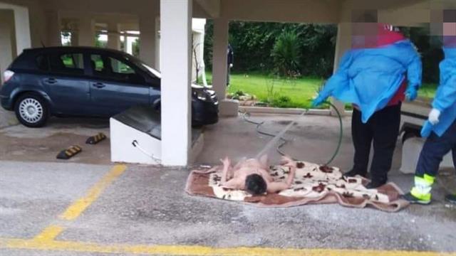 Ωρωπός: Νοσηλευτές έπλεναν 70χρονη γυναίκα με λάστιχο σε πυλωτή