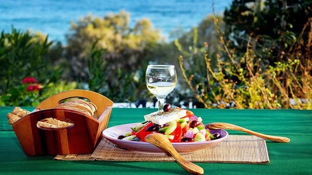 4 στοιχεία ποιότητας ζωής που βελτιώνει η μεσογειακή διατροφή σε άτομα μέσης ηλικίας και άνω [μελέτη]