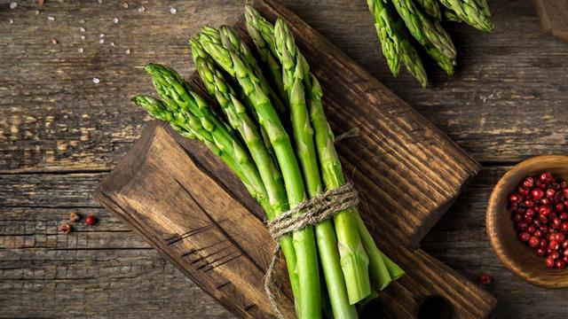 Σπαράγγια: Πώς βοηθούν την υγεία οι βιταμίνες και τα μέταλλά τους