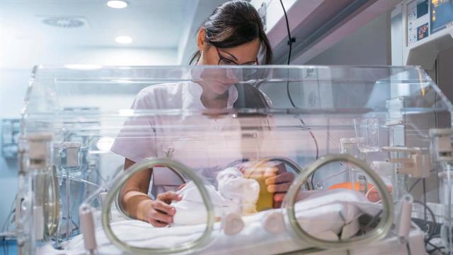 Οι θορυβώδεις θερμοκοιτίδες είναι πιθανό να βλάπτουν την ακοή των πρόωρων μωρών [μελέτη]