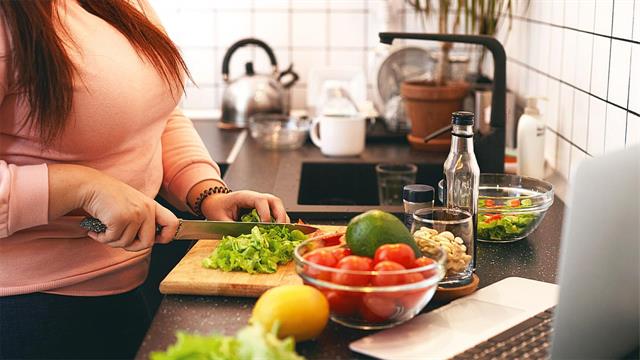 Πώς μία διαδικτυακή εφαρμογή βελτίωσε κρίσιμους δείκτες σε παχύσαρκους και άτομα με διαβήτη [ελληνική μελέτη]