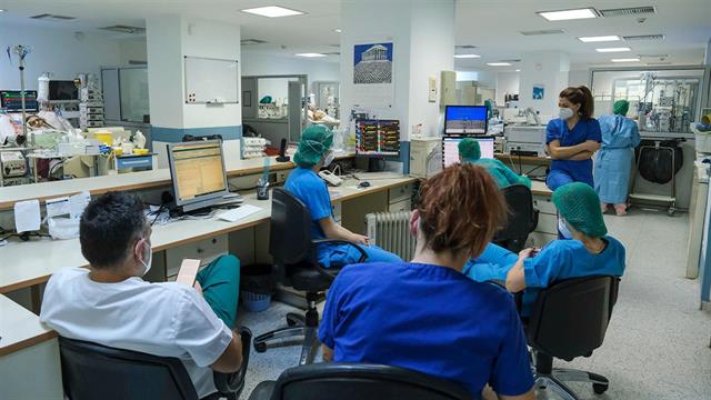 Ελλείψεις γιατρών στο ΕΣΥ, αλλά η γραφειοκρατία εμποδίζει τις (λίγες) προσλήψεις