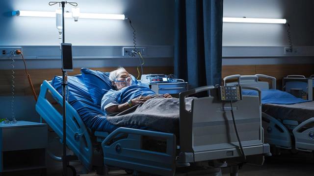 Τσιμπημένοι οι σκληροί δείκτες - Ευρωπαϊκή πρωτιά στα κρούσματα σε ηλικιωμένους [πίνακες]