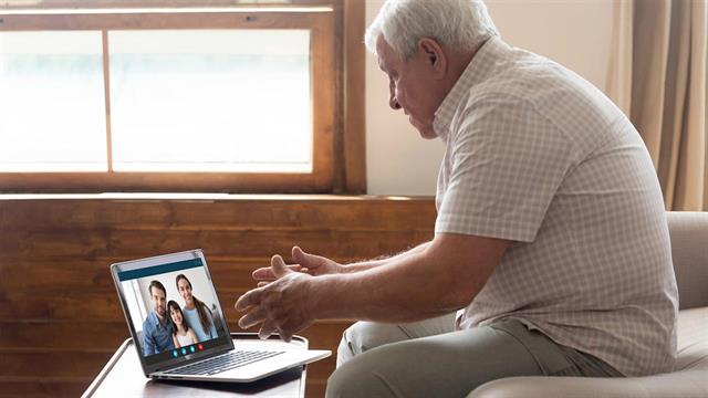 Η πανδημία έφερε πιο κοντά ηλικιωμένους και υπολογιστές