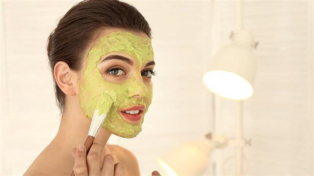 Φυσικοί τρόποι να ενυδατώσουμε το ξηρό δέρμα