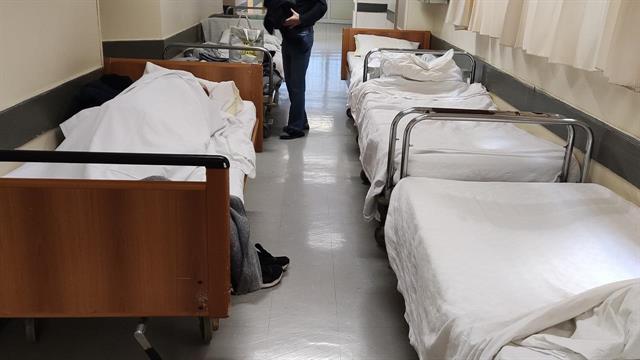 84 ράντζα στη χθεσινή εφημερία του νοσοκομείου Αττικόν - 5 εισαγωγές ασθενών με CoViD
