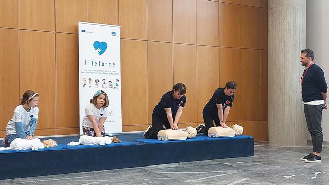 Οι 16χρονες εκπαιδεύτριες ΚΑΡΠΑ και η προ-εκπαίδευση παιδιών 6 - 10 ετών