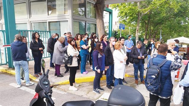 Κινητοποίηση ΕΝΙΘ στο ΑΧΕΠΑ κατά του μπαράζ μετακινήσεων γιατρών