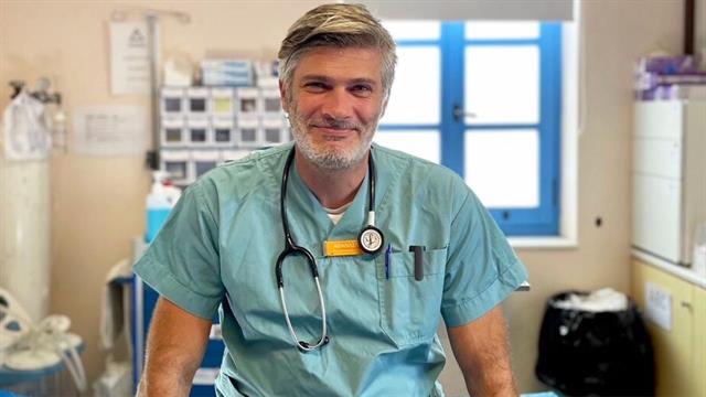 Ανακαλεί την παραίτησή του ο γιατρός της Σερίφου - Πώς εξηγεί την απόφασή του