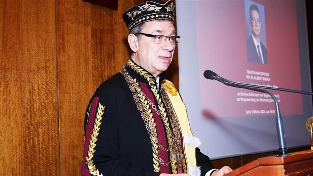 Επίτιμος διδάκτορας Ιατρικής και Φαρμακευτικής του Πανεπιστημίου Πατρών ο Άλμπερτ Μπουρλά