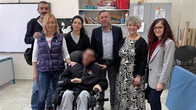 Δωρεά αναπηρικού αμαξιδίου από τον Όμιλο ΠΡΟΣΥΦΑΠΕ