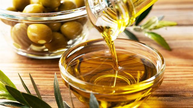 Ελαιόλαδο: Πώς ωφελεί την υγεία μας