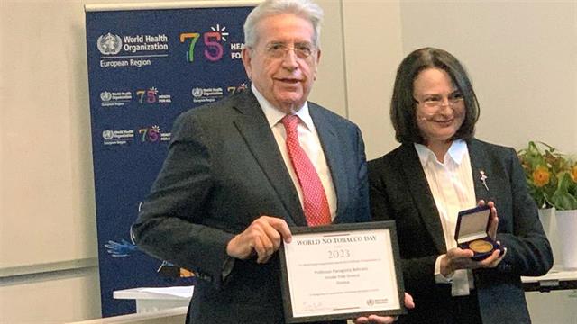 Ο Π.Ο.Υ. βράβευσε τον καθηγητή Π. Μπεχράκη