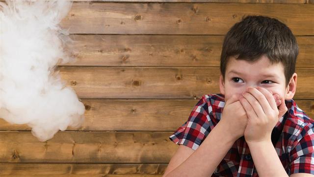 Επικρατεί το ηλεκτρονικό τσιγάρο στους μαθητές Λυκείου και κυρίως στα κορίτσια [έρευνα]