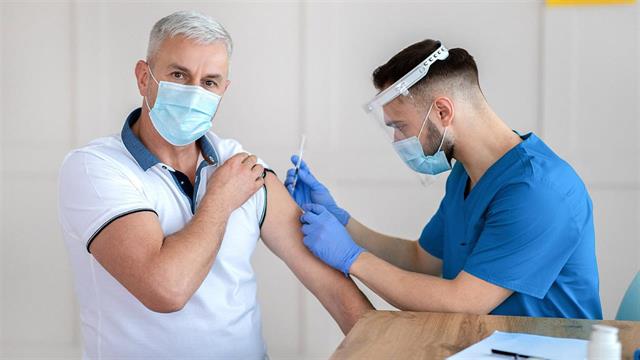 ΕΜΑ: Πώς θα γίνεται στο εξής ο εμβολιασμός παιδιών και ενηλίκων κατά της CoViD