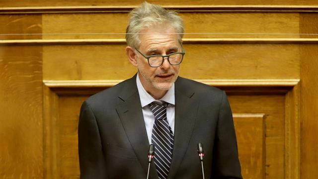 Σφοδρή αντίδραση από ασθενείς και γιατρούς στις κυνικές δηλώσεις Πνευματικού - Συγγνώμη και παραίτηση