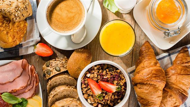 Φάρμακο για τον καρκίνο στον πνεύμονα είναι πιθανόν πιο ισχυρό όταν λαμβάνεται με πιο πλούσιο πρωινό ή γεύμα [μελέτη]