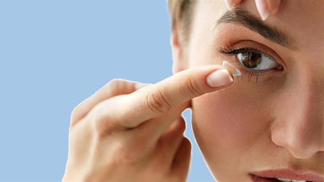 Μικροπλαστικά διαφεύγουν από τους φακούς επαφής [μελέτη]