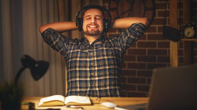 Με ποια μουσική συγκεντρωνόμαστε περισσότερο- Νευροεπιστήμονας του Harvard απαντά