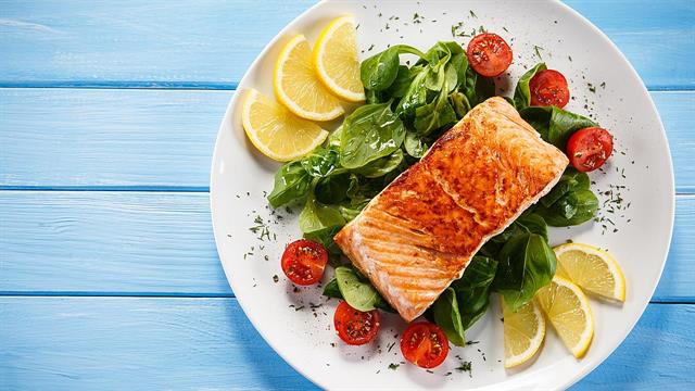 Τα θρεπτικά συστατικά που δεν πρέπει να παραλείπουμε καθώς μεγαλώνουμε