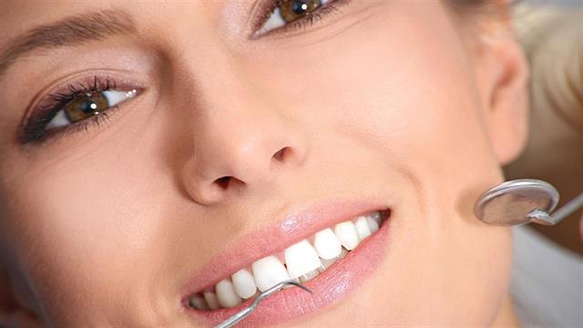 Καλή φροντίδα δοντιών για καλή υγεία εγκεφάλου