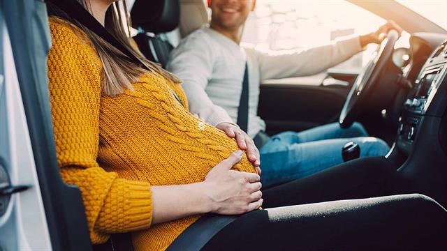 Γερμανία: Απαγόρευση του καπνίσματος σε αυτοκίνητο με παιδιά και εγκύους